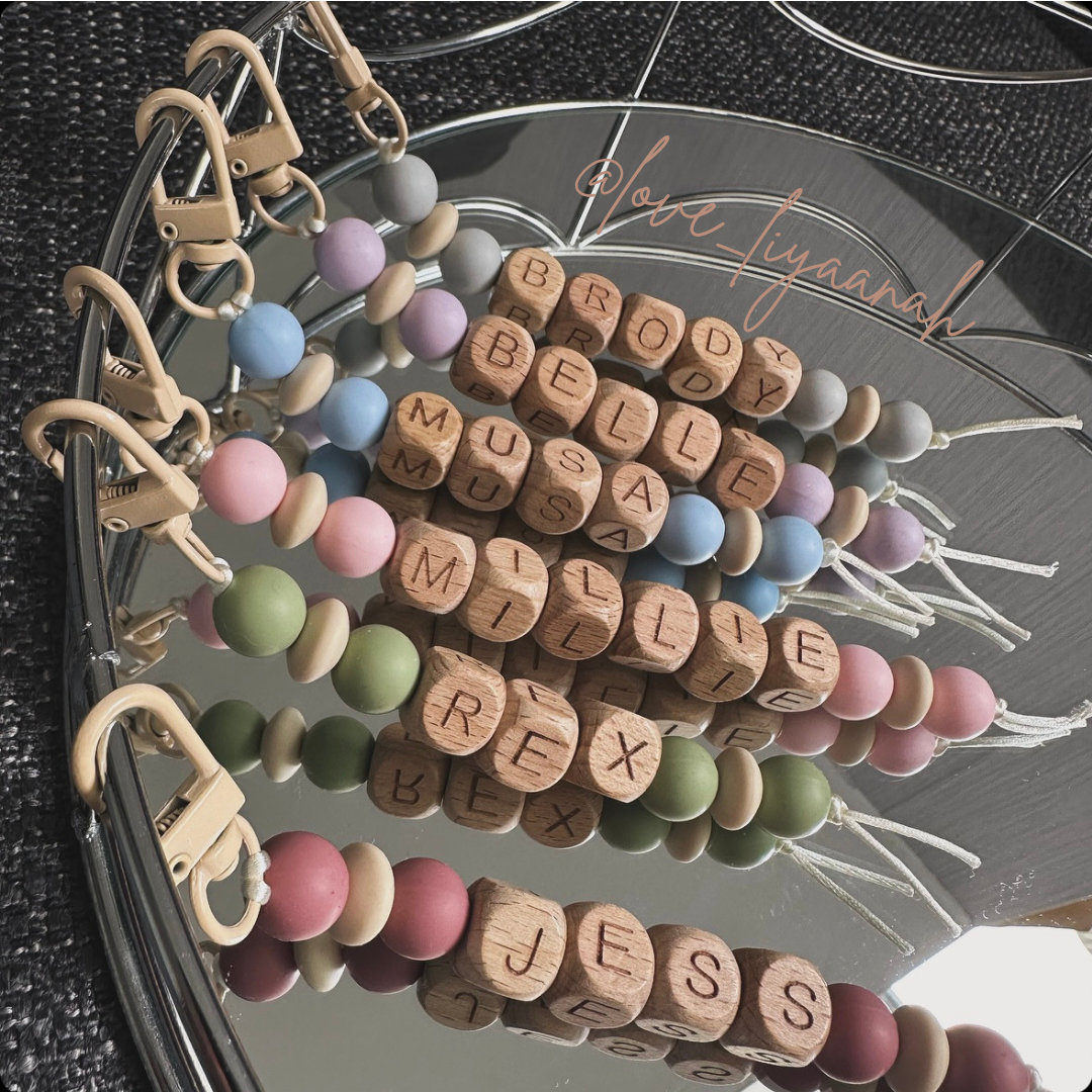 맞춤형 키체인 - 1PC 맞춤형 너도밤나무 비드 문자  - Event Suppliers 리뷰 및 가격